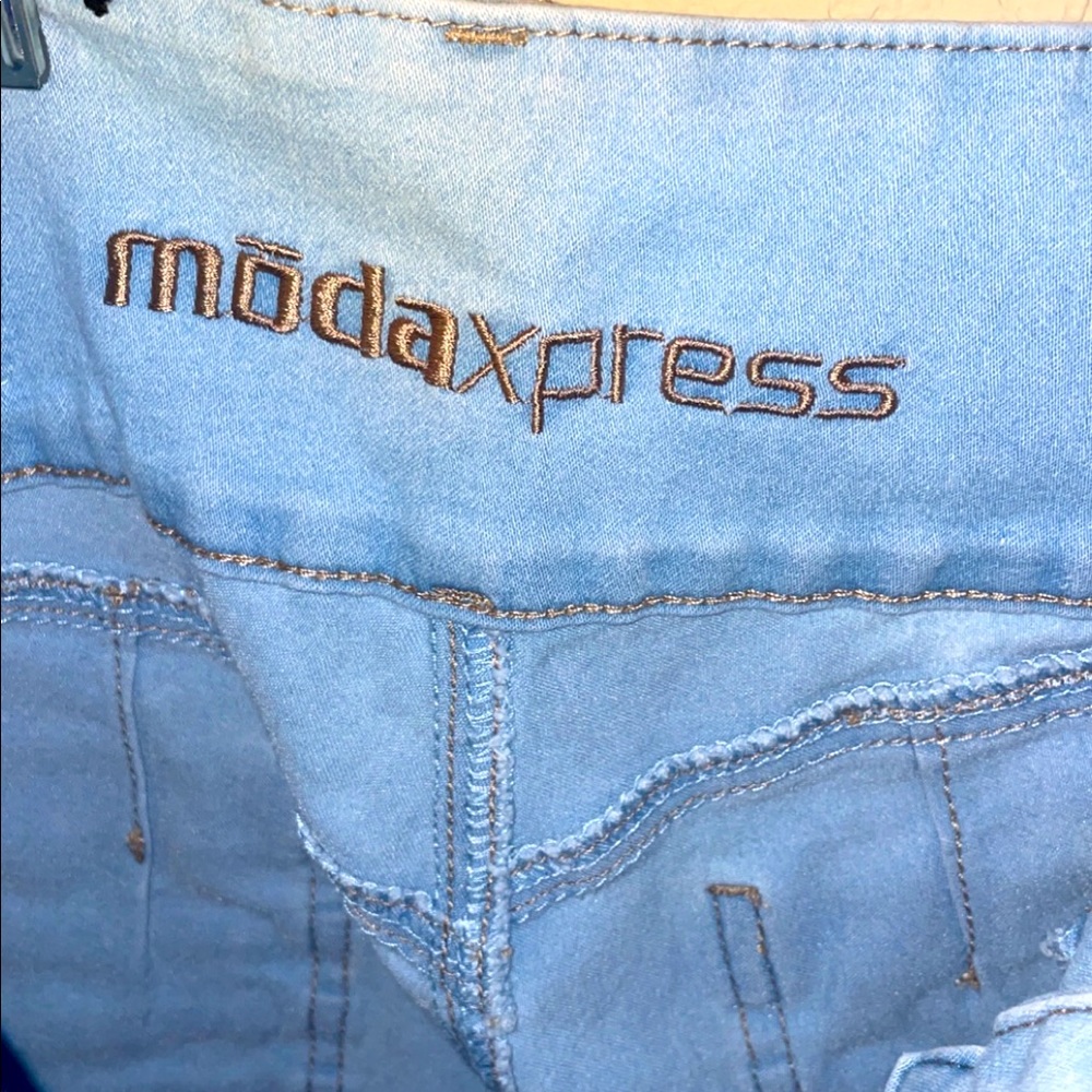 Mini shorts - Picture 2 of 3